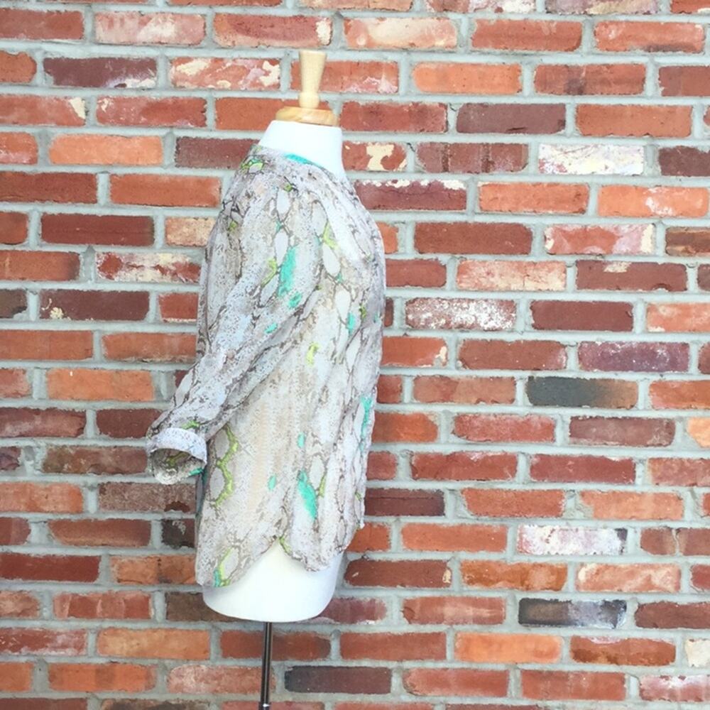 Covington Essentials V-neck Animal Print Sheer Button Front L/S SZ M* - Picture 4 of 9